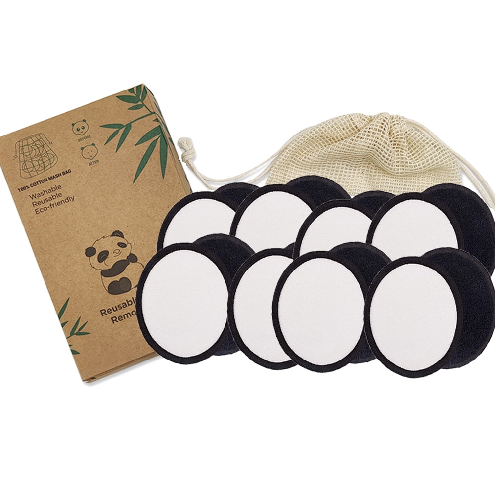 Disques démaquillants lavables accompagnés d'une boîte en bambou et d'un sachet en coton lavable. Disques noirs et blancs. Coton démaquillant réutilisables